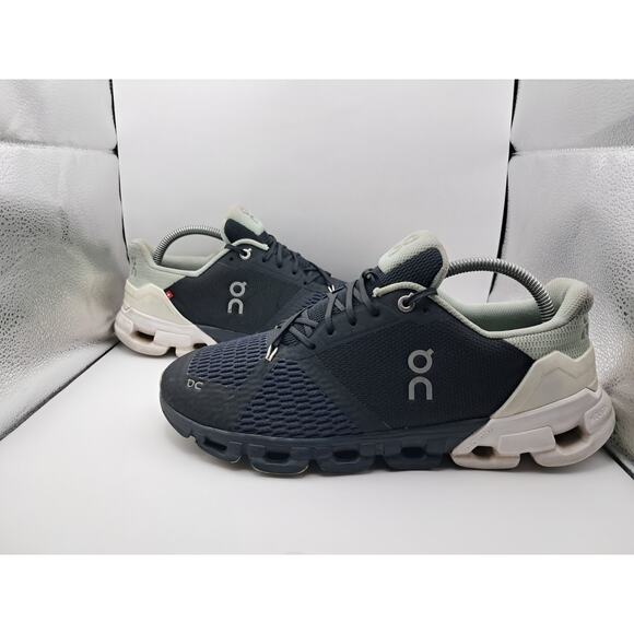 Size 10W | 8.5M - On Running Cloudflyer Black White (Women's) - 21.99627 - Picture 1 of 9
